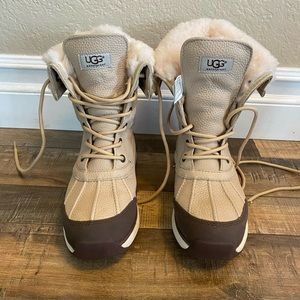 Ugg Adirondack III Waterproof boots, tan with dark brown trim Size 8